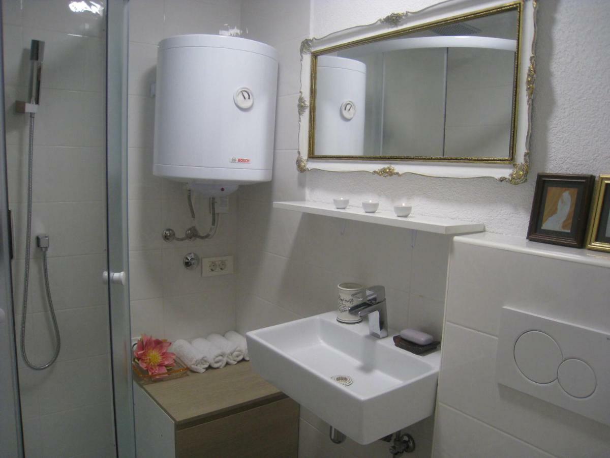 Millenca Apartment Изола Екстериор снимка